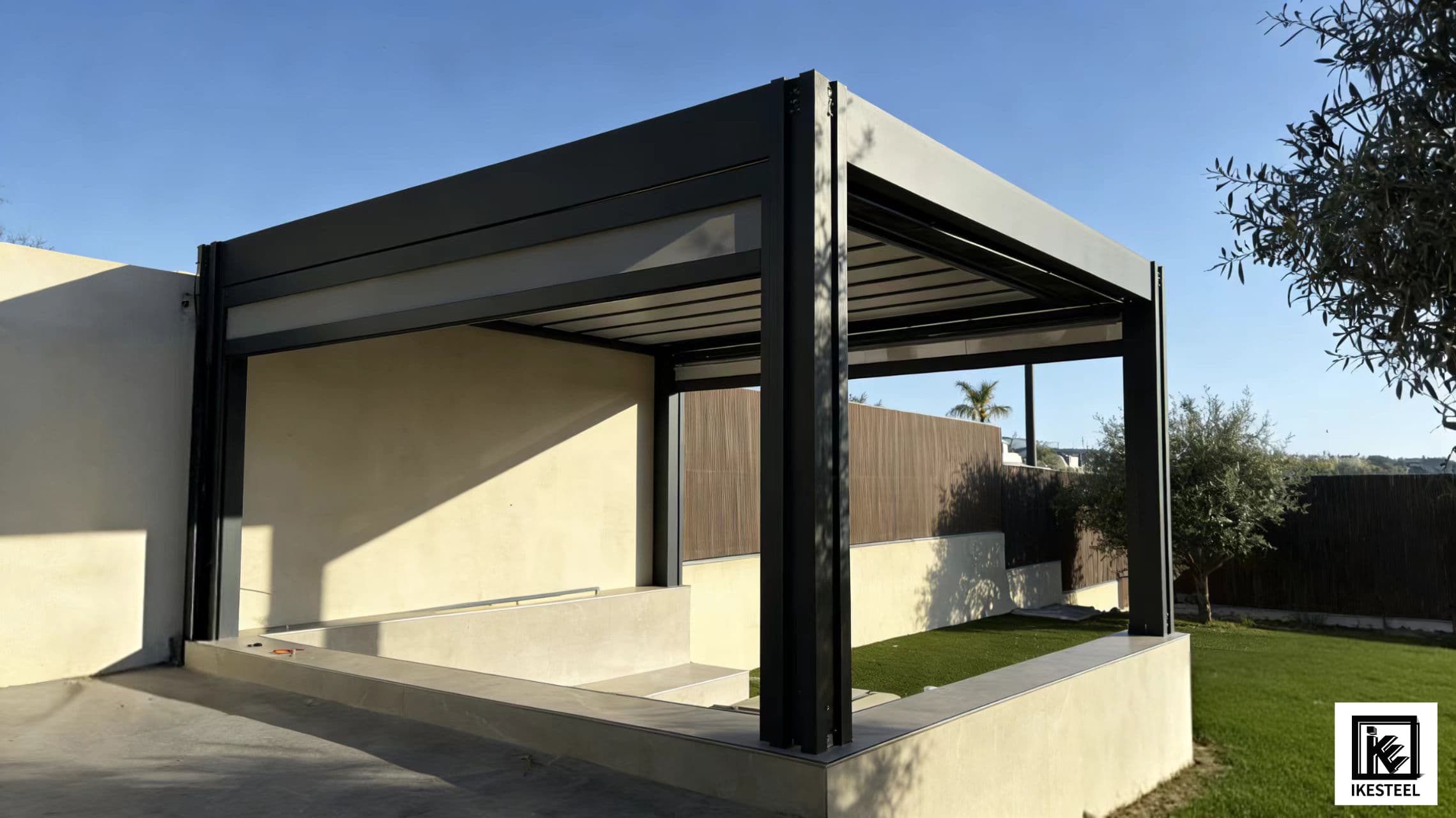 Luxury Strong Pergola with Zip Screens project reference image